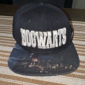 Hogwarts Harry Potter Snap Back Black Hat One Size Pre-Teen/Teen Used